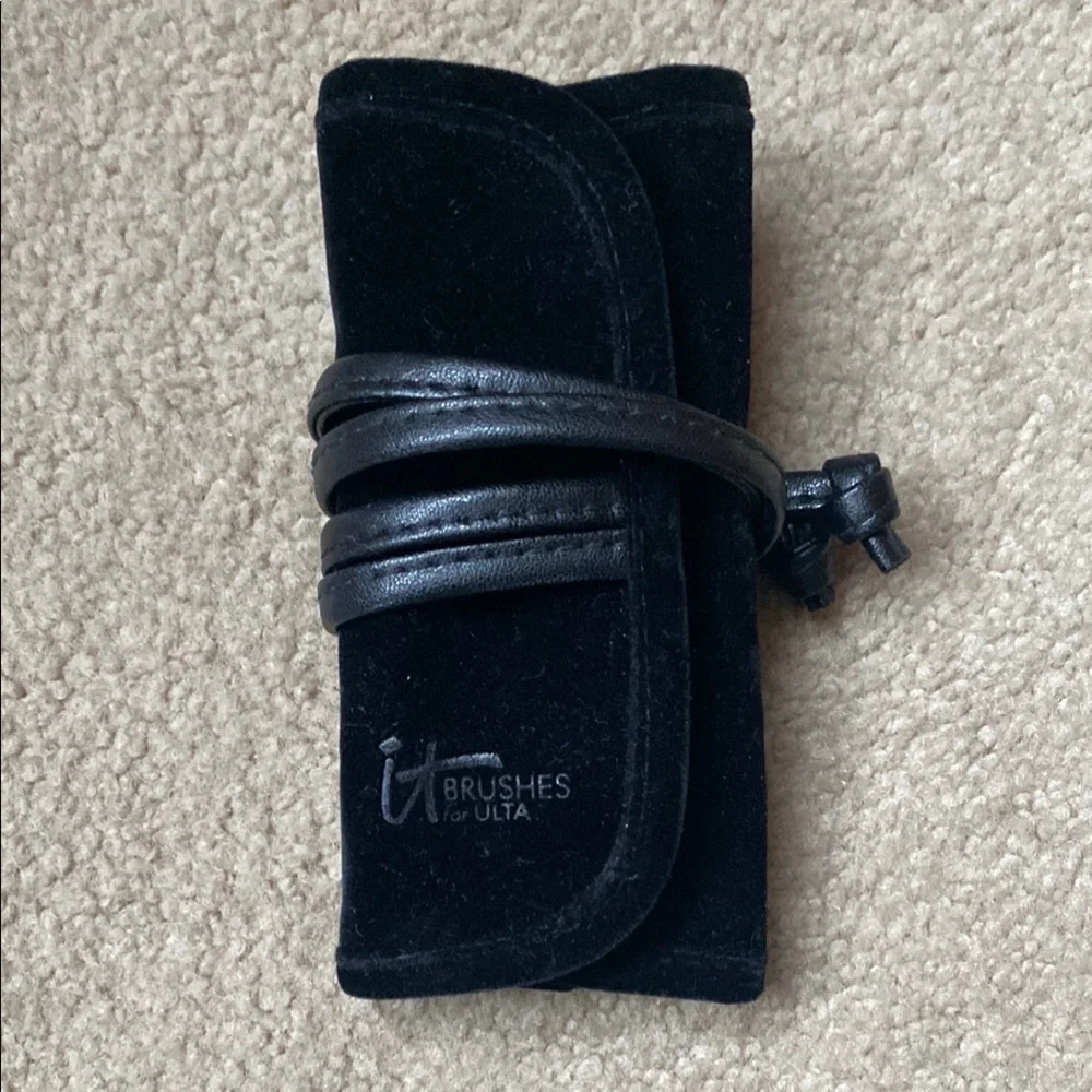 It Cosmetics Black Makeup Brush Roll